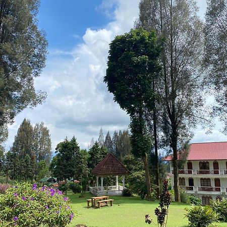 Sibayak Multinational Rest House Berastagi Exterior foto