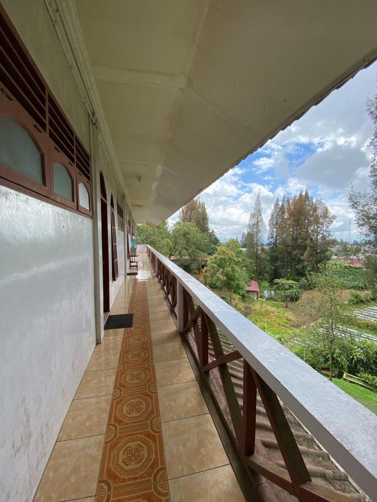 Sibayak Multinational Rest House Berastagi Exterior foto