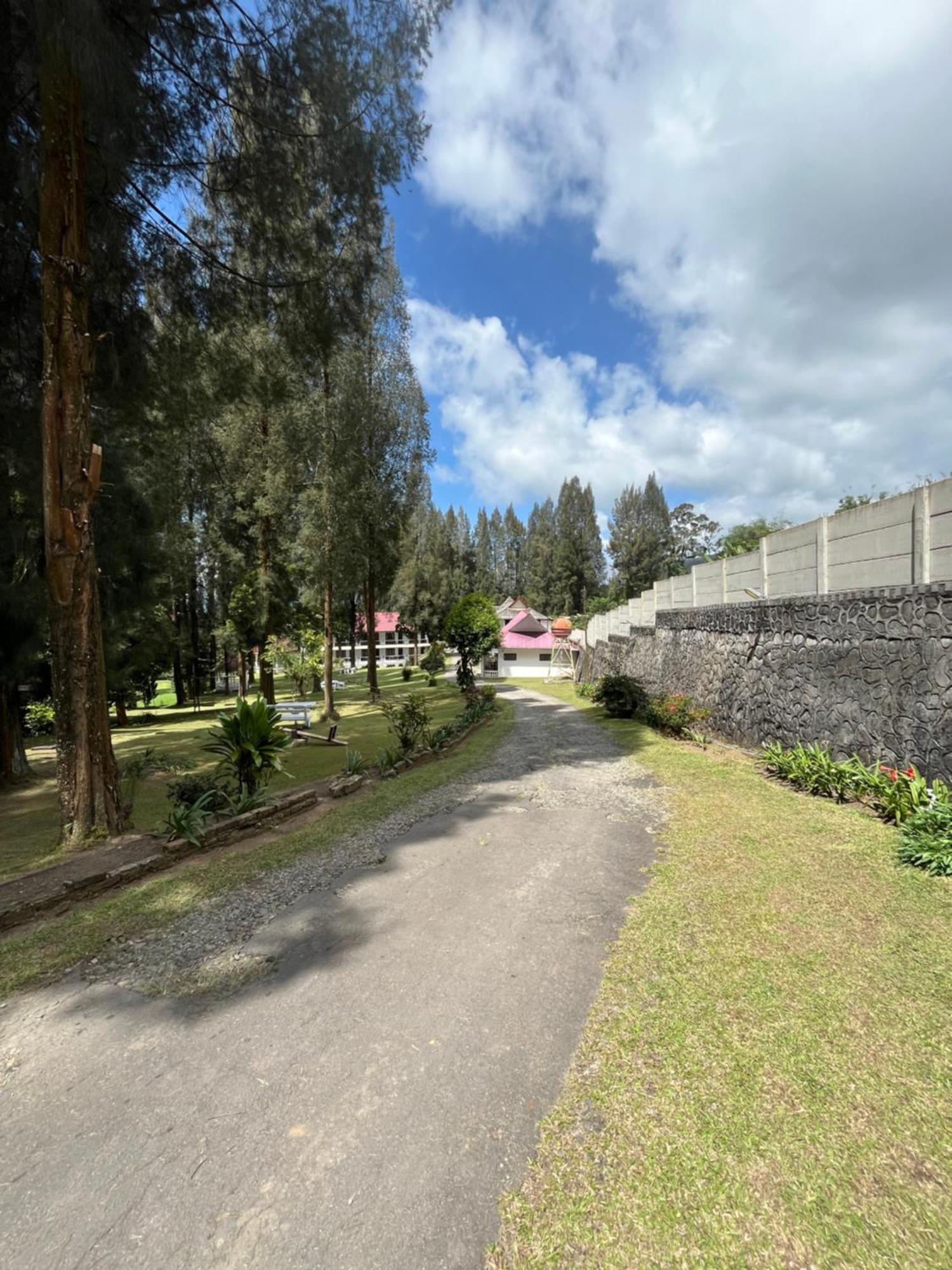 Sibayak Multinational Rest House Berastagi Exterior foto